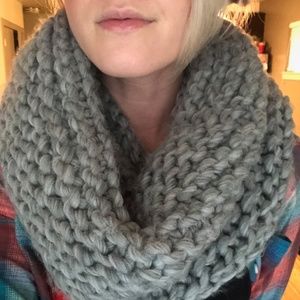 Oversized chunky knit infinity scarf